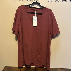 BloomChic Burhundy V-Neck Tee